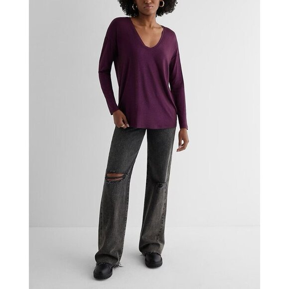 Express Women's Supersoft Relaxed Shine V-Neck Long Sleeve Tee Wine Size XS NWT - Picture 3 of 13
